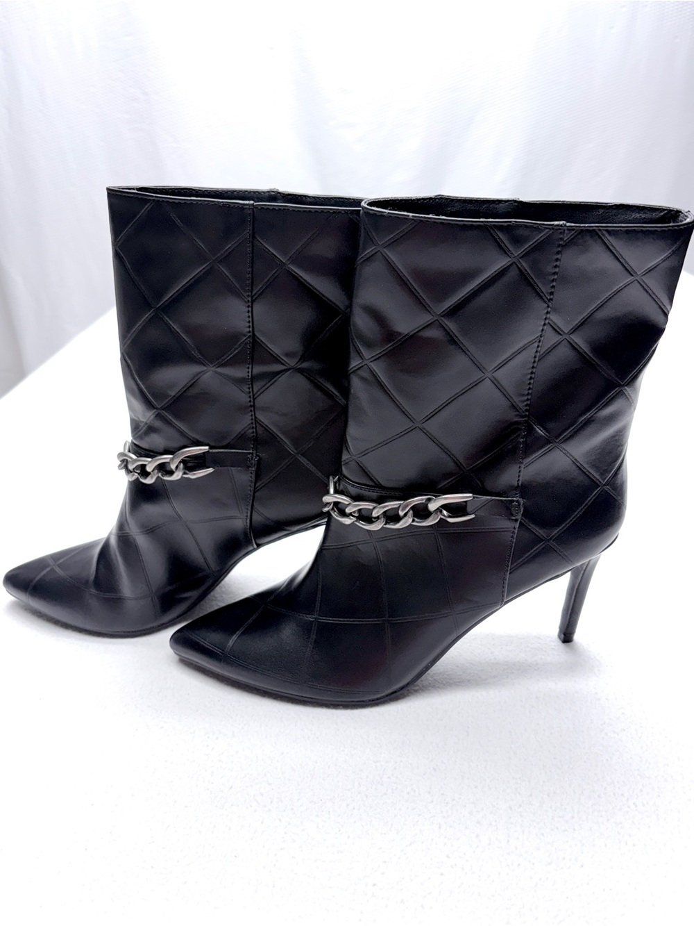 Chinese Laundry Elisha Booties Womens 8.5 Black Quilted Chain Stiletto NWOT
